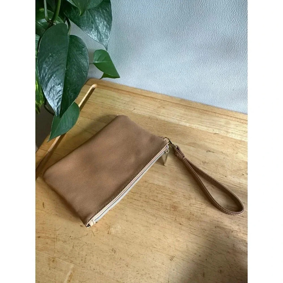 Charging Block small Tan Wristlet - Picture 1 of 8